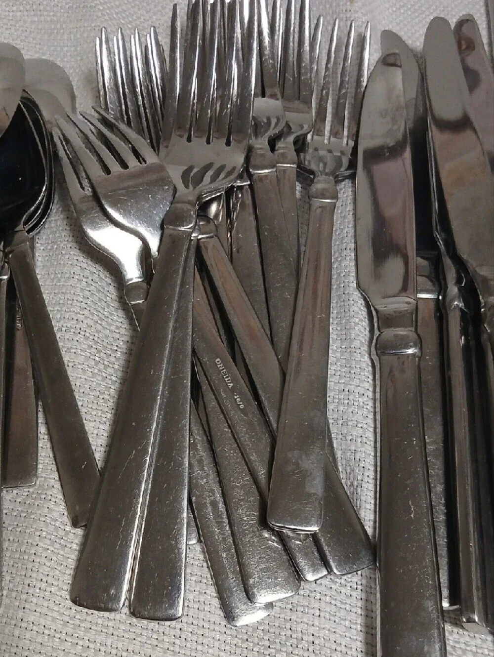 44 Pieces Oneida 18/0 Silver Stainless Steel Flatware Set